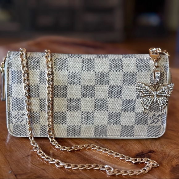 Louis Vuitton
2009 Damier Azur Pattern Zippy Organizer Wallet & unbranded chain - Picture 3 of 17